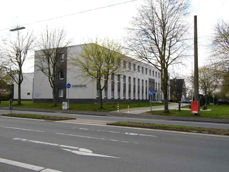 Zuwegung zum Haupteingang, Blick von der Bahnhofstraße